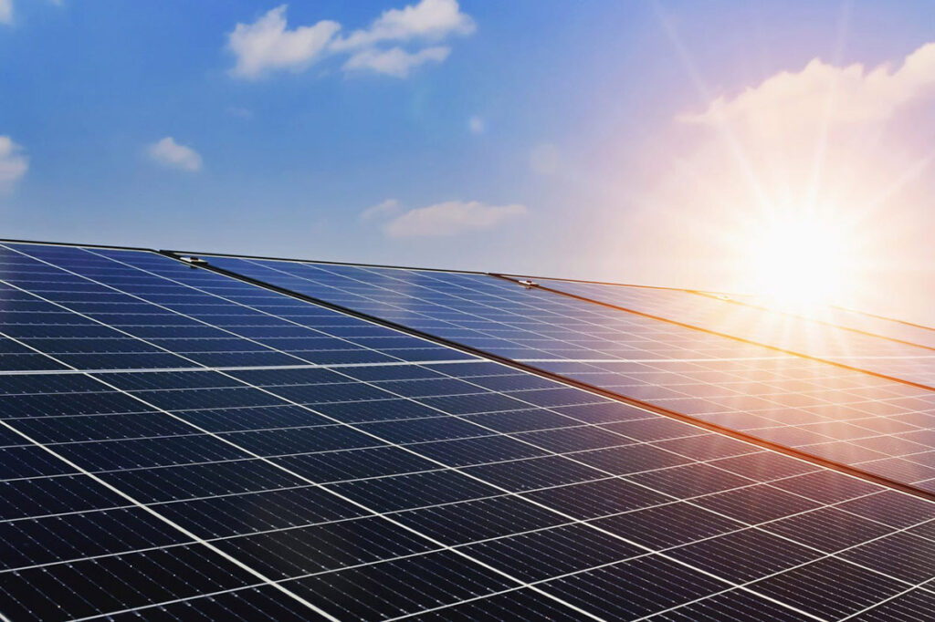 Fotovoltaikët, ndryshon skema për vetëprodhuesit, kompensimi kalon nga kWh tek ai në kredit